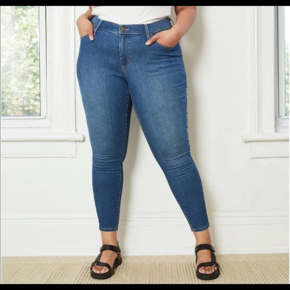 NWT Women's Plus Size Mid Rise Ankle Skinny Pants Ava & Viv 22W